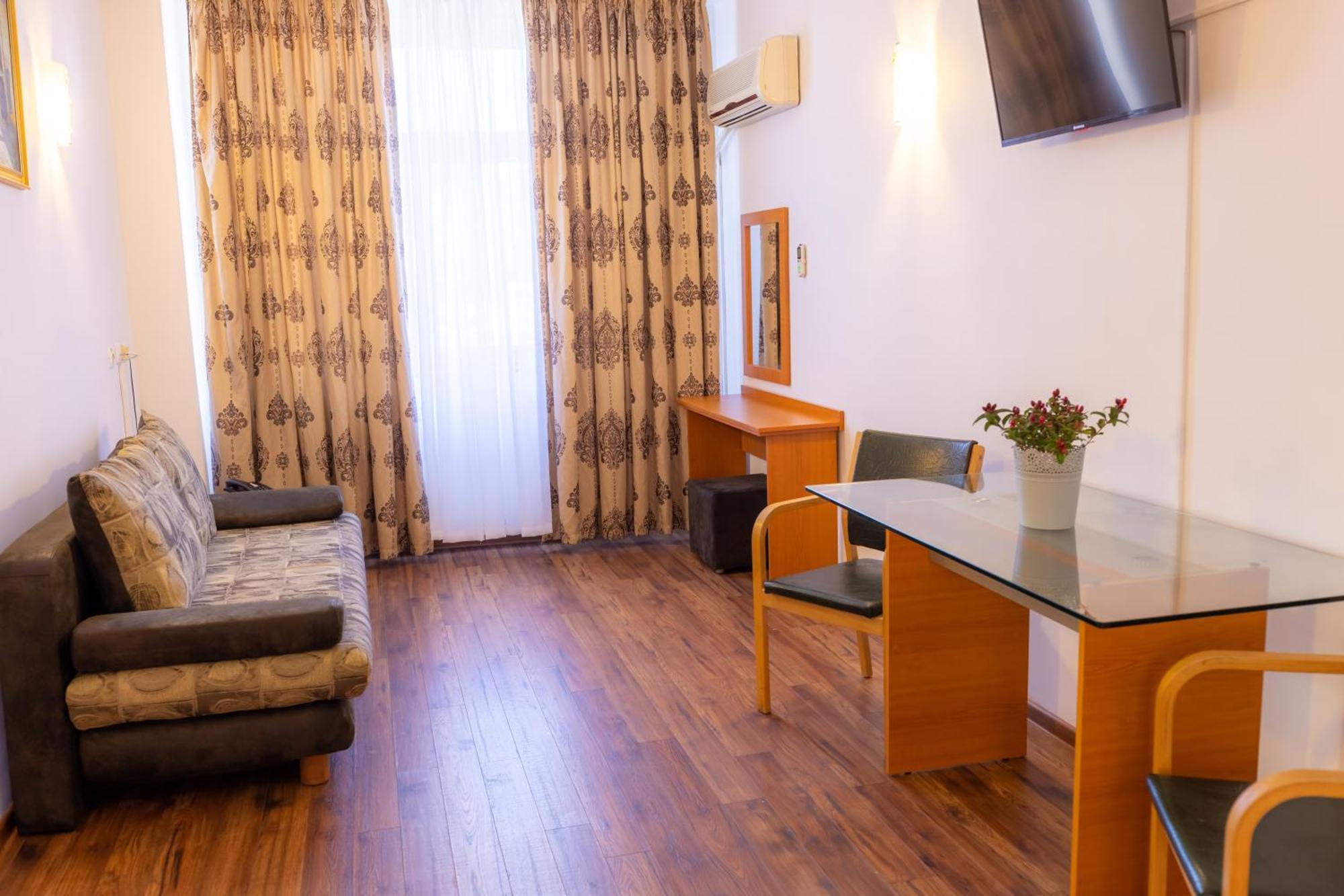 Hotel Sir Lujerului Бухарест Экстерьер фото